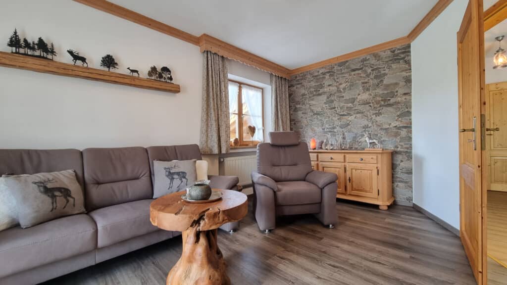 Ferienwohnung Krottenkopf_gemuetliches Wohnzimmer_Gaestehaus Alpenparadies, Kruen